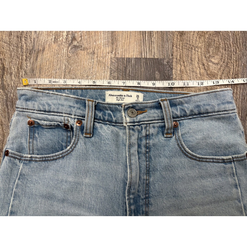 Abercrombie & Fitch The Skinny High Rise Light Wash Raw Hem Jeans 26/2R - Picture 2 of 6